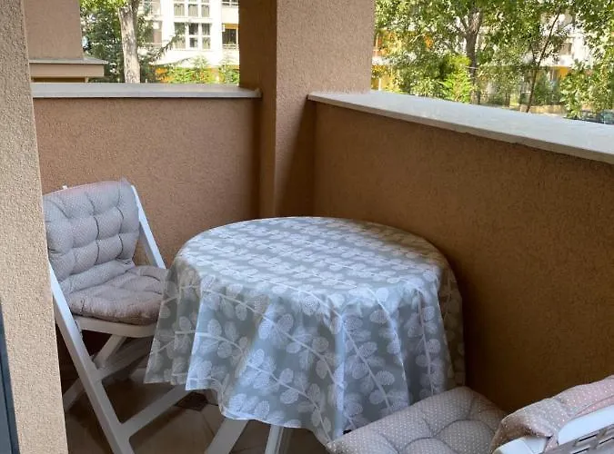 Aphrodite Gardens D208, Апартамент